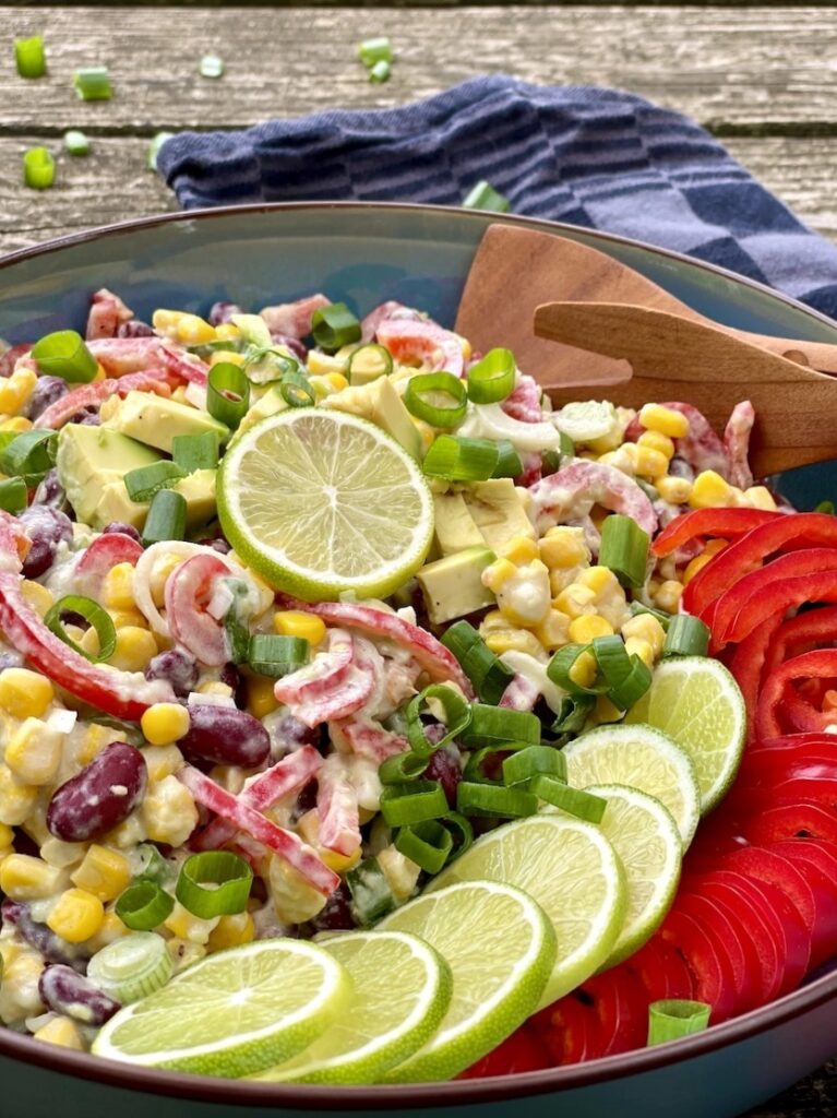 Mexikanischer Salat mit Avocado