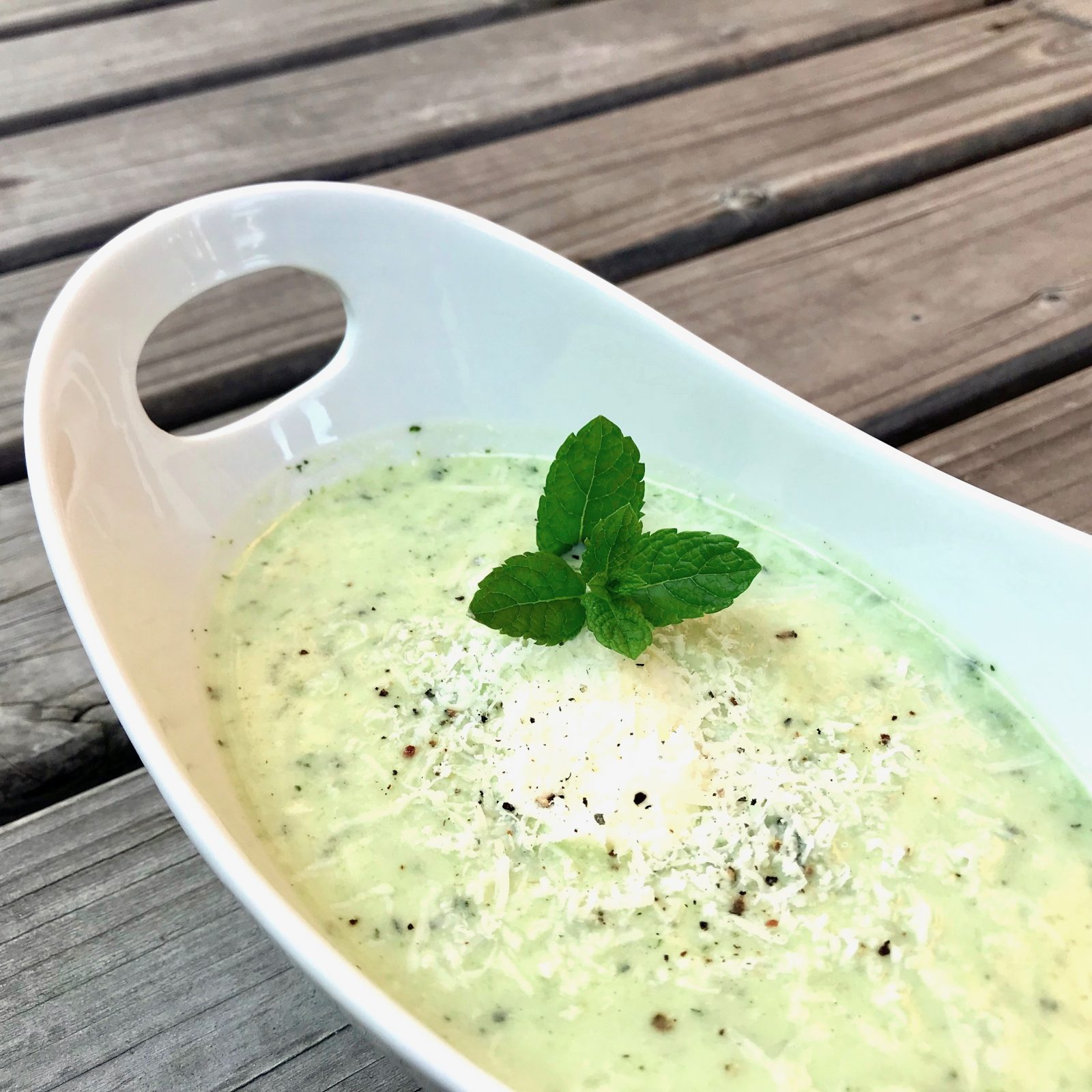 Kalte Zucchini-Minz-Suppe mit Manchego - Kochtheke