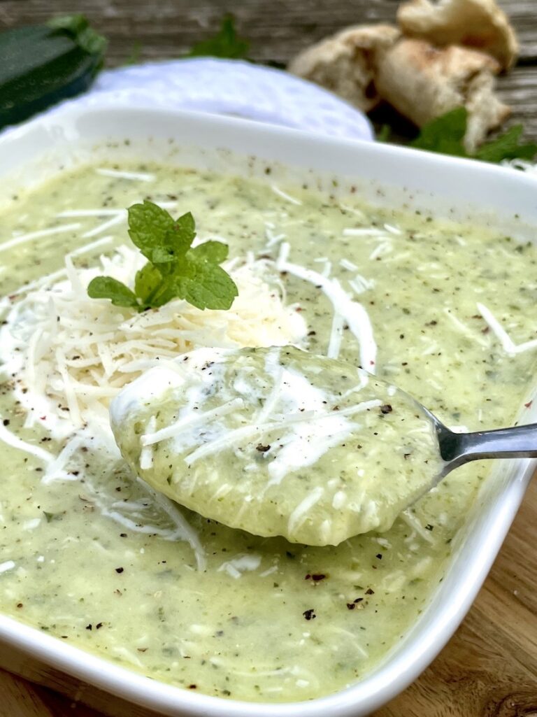 Kalte Zucchini-Minz-Suppe mit Manchego - Kochtheke