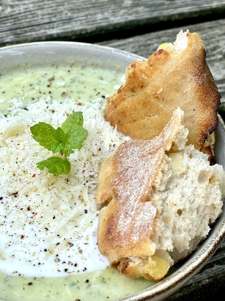 Kalte Zucchini-Minz-Suppe mit Manchego - Kochtheke