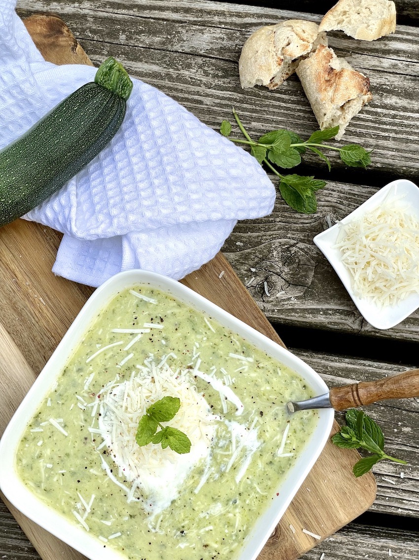 Kalte Zucchini-Minz-Suppe mit Manchego - Kochtheke