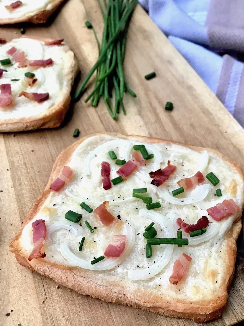 Superschnelle Flammkuchen-Toasts - Kochtheke