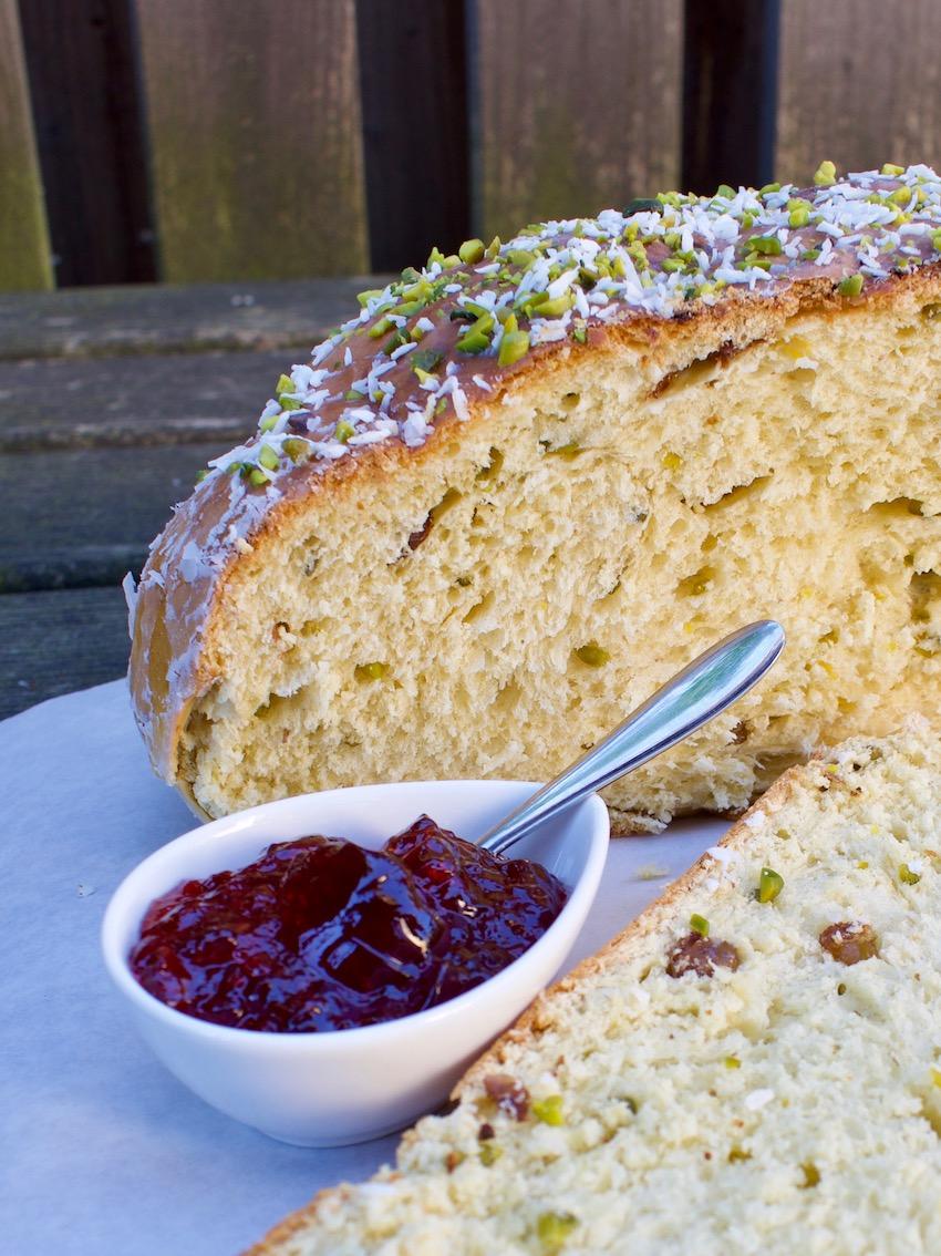 Fluffiges Osterbrot Mit Kokosmilch Und Pistazien - Kochtheke