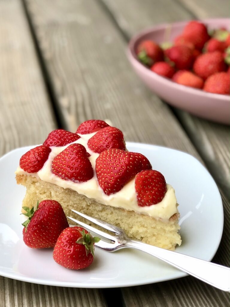 Einfacher Erdbeer-Pudding-Kuchen - Kochtheke