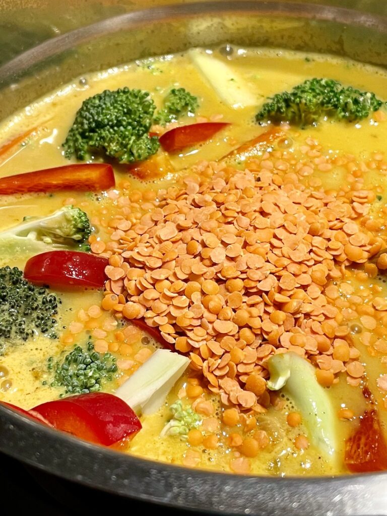Einfaches Gemüse Curry mit Linsen