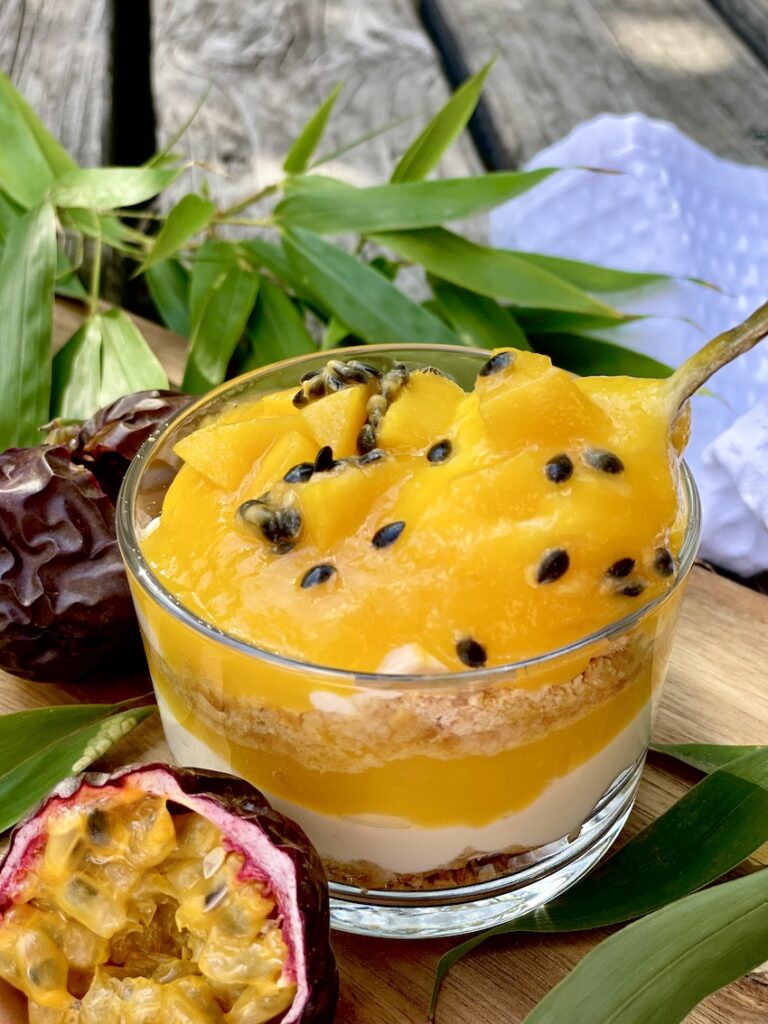 Mango-Passionsfrucht Dessert im Glas