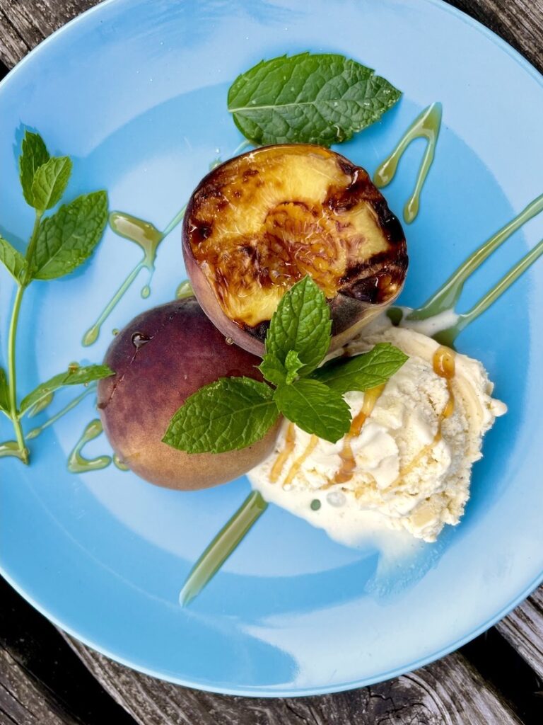 Grilldessert - gegrillte Pfirsiche